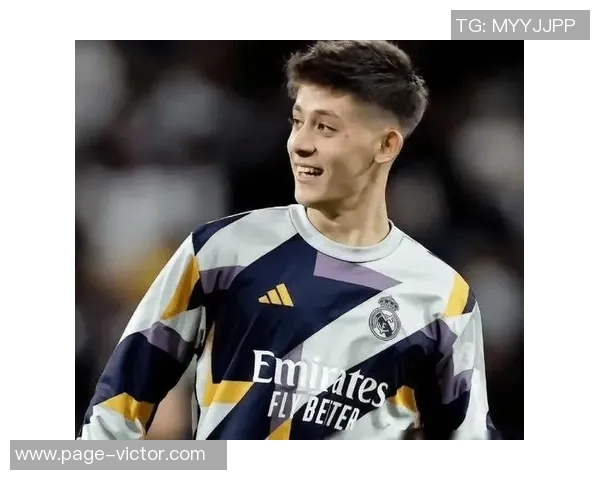 赫伊森因小腿伤缺席国家队训练皇马仍期待他能及时复出迎战国家德比